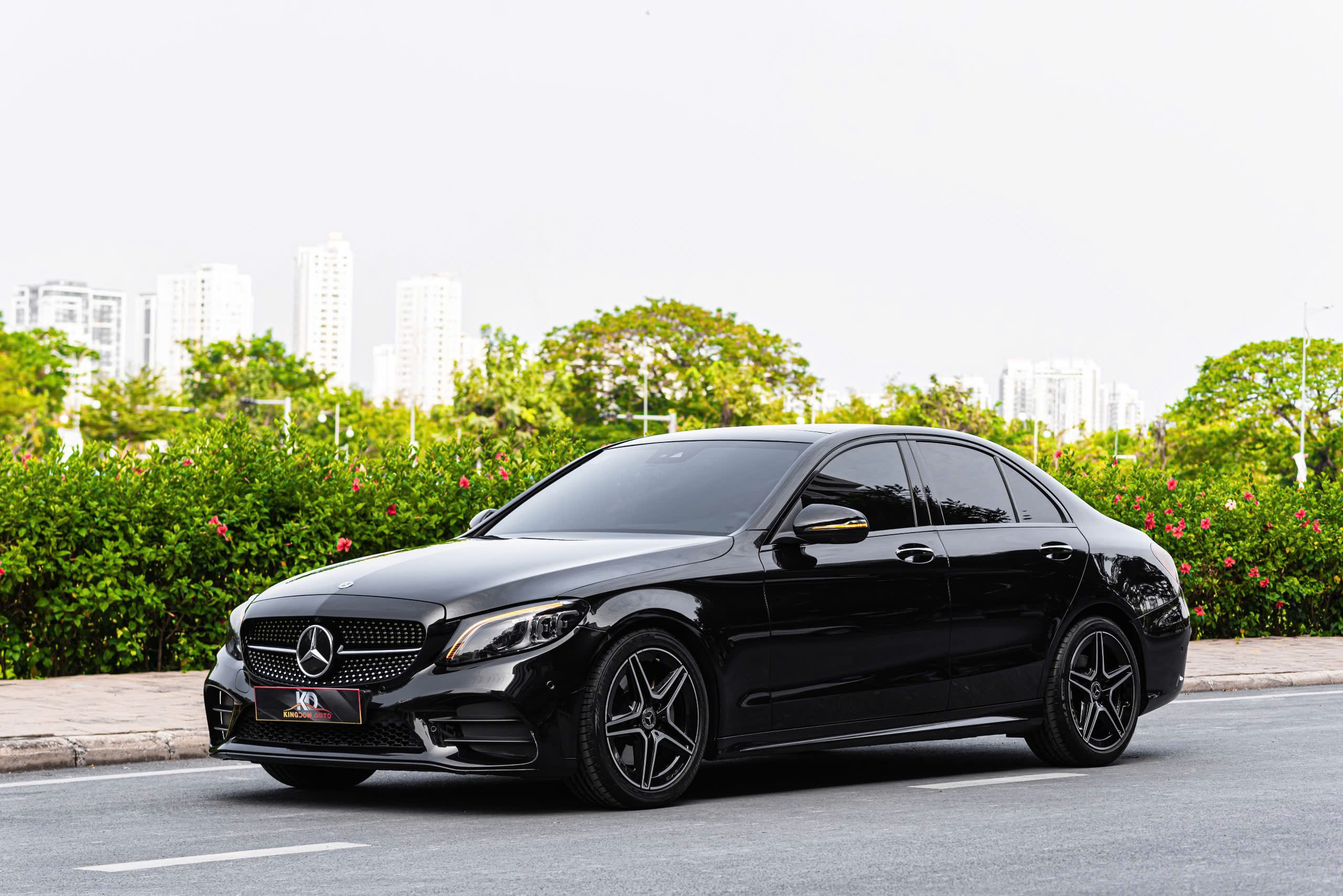 C300 AMG Đen / Đen 2021 có tại Kingdom Auto